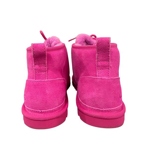 Authentic UGG brand Women's Neumel Chukka Boots - Picture 4 of 5